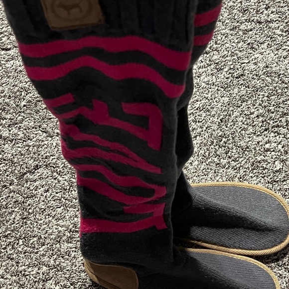 🩷🖤🩶Victoria’s Secret “PINK” Slouchy Boot/Slippers🩷🖤🩶 - Picture 11 of 14